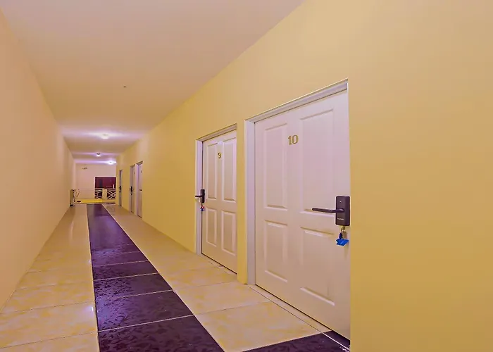 Oyo 92687 Alnindo Makaliwe Hotel Jakarta